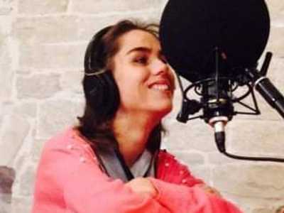 Come sua sorella Federica, Pia Paradiso ha un programma tutto suo che, attraverso il canto, permette di sconfiggere paure e insicurezze